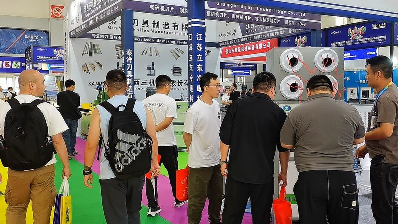 年会庆典背景板布置参数揭秘：如何打造视觉焦点